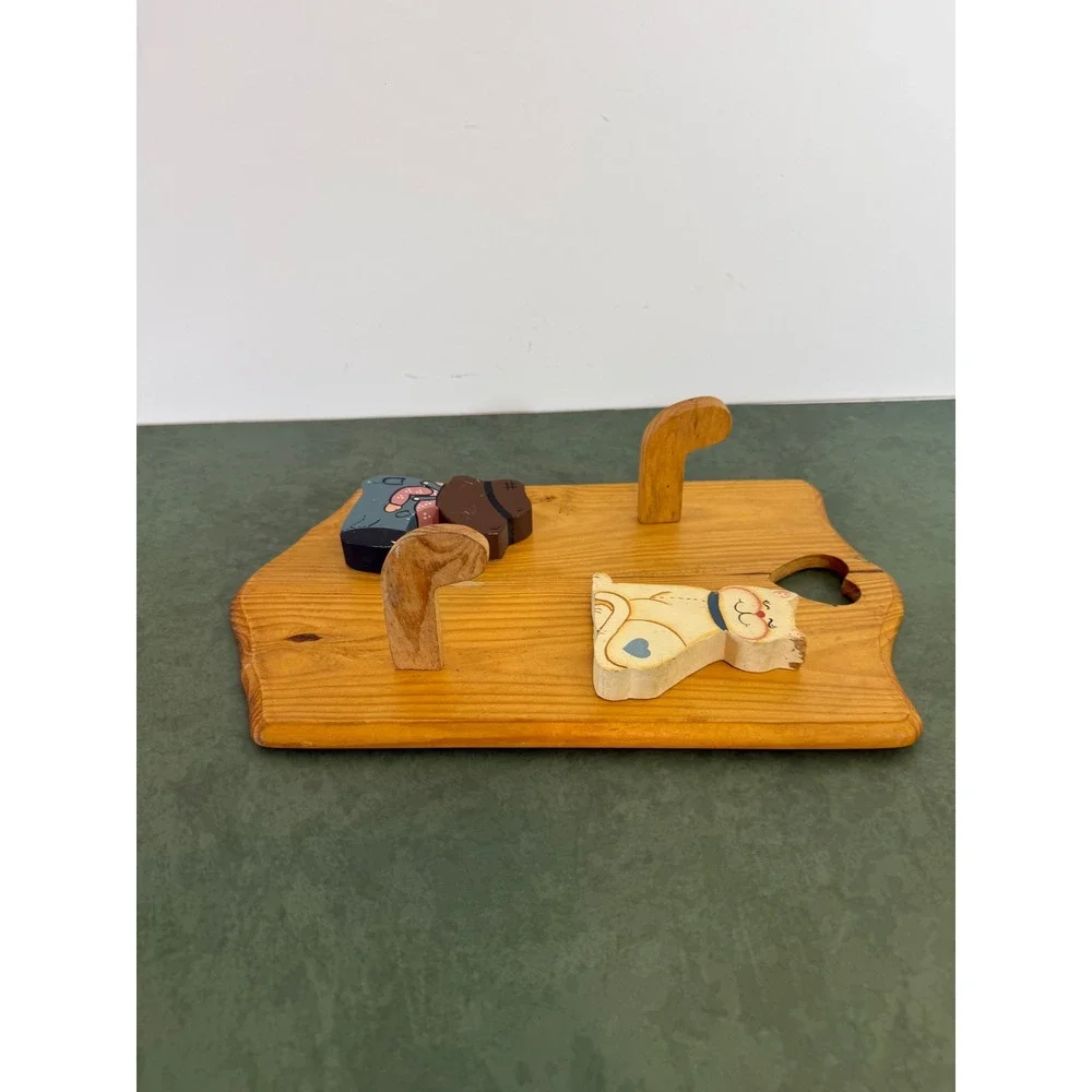 Vintage Wooden Wall Plaque Cat and Country Figure Folk Art 2-Peg Hook Rack 13.5